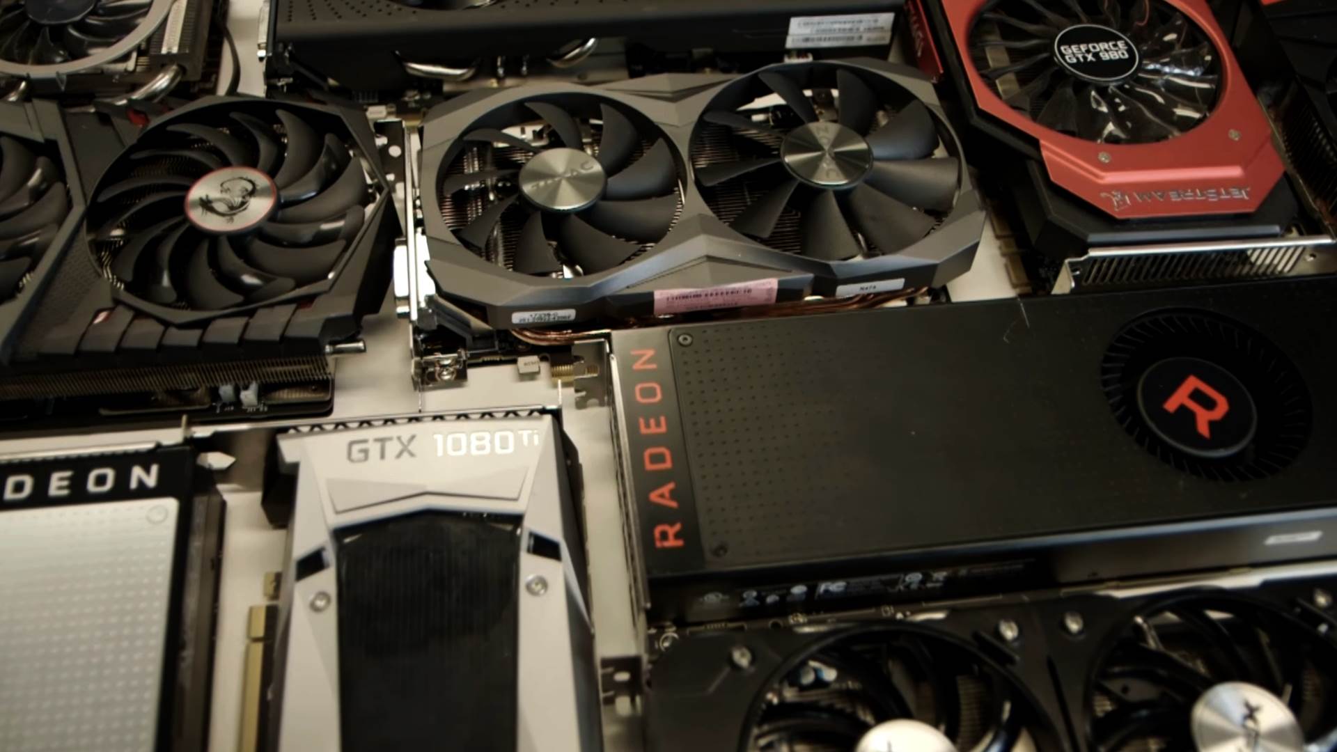 GPU，RAM和SSD稀缺意味著他們在快艇上被走私到中國