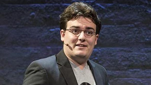 據稱，帕爾默·盧基（Palmer Luckey）派出唐納德·特朗普（Donald Trump）100,000美元